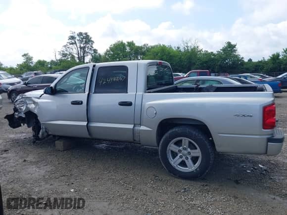 2008 Dodge Dakota SXT z VIN 1D7HW38K98S594036, wystawiony jako IAAI lot #42418267 z przebiegiem 77 135 mil mil oraz . Historia ofert i sprzedaży dostępna na DreamBid. Obrazek 15.