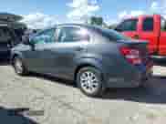 2018 Chevrolet Sonic LT z VIN 1G1JD5SH8J4111343, wystawiony jako Copart lot #57975324 z przebiegiem 186 149 mil mil oraz Szkoda całkowita • Salvage title. Historia ofert i sprzedaży dostępna na DreamBid. Obrazek 2.