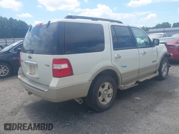 ✅ 2008 Ford Expedition Eddie Bauer • VIN: 1FMFU17558LA22846 • Lot: 42567315. Listed on IAAI with 218,786 mi. Free auction sales archive from the USA and detailed vehicle history report at DreamBid. Image 4.