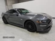✅ 2020 Ford Mustang GT • VIN: 1FA6P8CF0L5154466 • Lot: 87013455. Wystawiony na Copart z przebiegiem 69 353 mil. Bezpłatny archiwum sprzedaży aukcyjnych z USA i szczegółowy raport historii pojazdu na DreamBid. Zdjęcie 4.