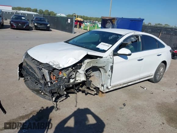 ✅ 2017 Hyundai Sonata SE • VIN: KMHE24L3XHA061323 • Lot: 43481448. Listed on IAAI with 121,435 mi. Free auction sales archive from the USA and detailed vehicle history report at DreamBid. Image 2.