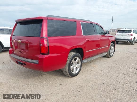 ✅ 2015 Chevrolet Suburban LT • VIN: 1GNSKJKC9FR146943 • Lot: 42941037. Wystawiony na IAAI z przebiegiem 250 883 mil. Bezpłatny archiwum sprzedaży aukcyjnych z USA i szczegółowy raport historii pojazdu na DreamBid. Zdjęcie 4.