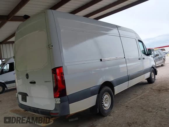 ✅ 2021 Mercedes-Benz Sprinter Cargo • VIN: W1Y4DCHY1MT062685 • Lot: 42411796. Wystawiony na IAAI z przebiegiem Nie podano. Bezpłatny archiwum sprzedaży aukcyjnych z USA i szczegółowy raport historii pojazdu na DreamBid. Zdjęcie 4.