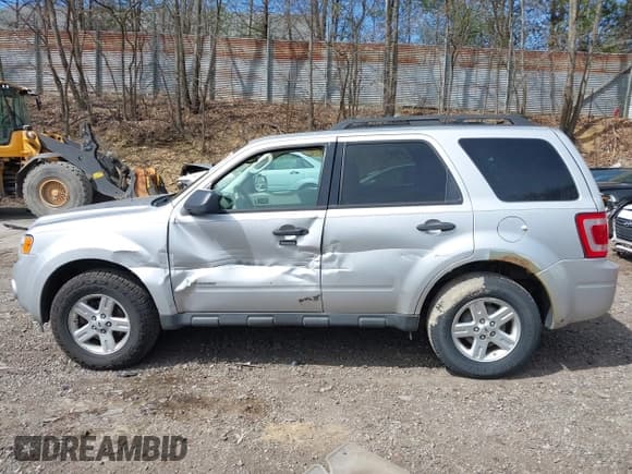 ✅ 2011 Ford Escape Hybrid • VIN: 1FMCU4K37BKC29245 • Lot: 42081077. Wystawiony na IAAI z przebiegiem 154 345 mil. Bezpłatny archiwum sprzedaży aukcyjnych z USA i szczegółowy raport historii pojazdu na DreamBid. Zdjęcie 15.