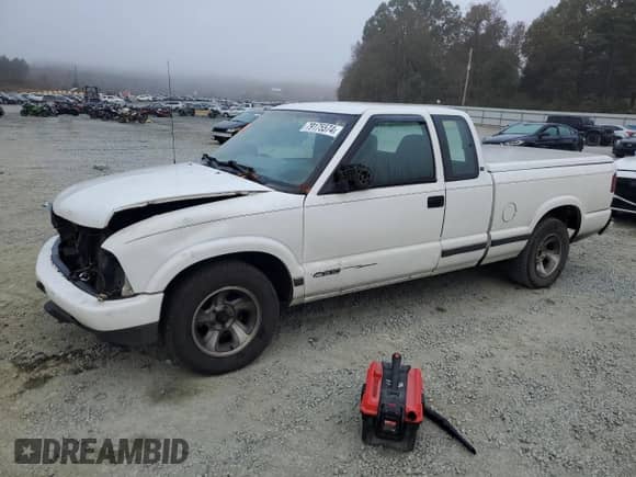 1999 Chevrolet S-10 LS с VIN 1GCCS19X3XK236086, выставлен на аукционе Copart как лот 79175574 с пробегом 181 975 миль миль и Списание • Salvage title. История ставок и продаж доступна на DreamBid. Изображение 1.