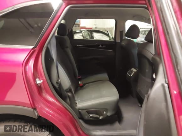 ✅ 2020 Kia Sorento LX • VIN: 5XYPGDA34LG638342 • Lot: 43763696. Listed on IAAI with 129,368 mi. Free auction sales archive from the USA and detailed vehicle history report at DreamBid. Image 8.