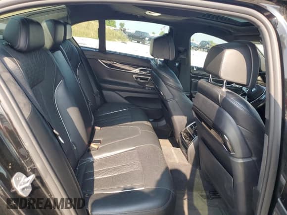 ✅ 2016 BMW 7 Series 750i xDrive • VIN: WBA7B0C59GGF92290 • Lot: 67015855. Wystawiony na Copart z przebiegiem 74 376 mil. Bezpłatny archiwum sprzedaży aukcyjnych z USA i szczegółowy raport historii pojazdu na DreamBid. Zdjęcie 10.