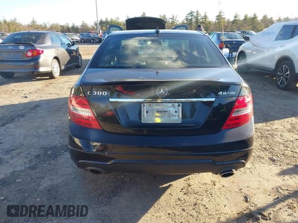 ✅ 2013 Mercedes-Benz C 300 Sport • VIN: WDDGF8AB1DR280823 • Lot: 43692645. Listed on IAAI with 170,469 mi. Free auction sales archive from the USA and detailed vehicle history report at DreamBid. Image 17.