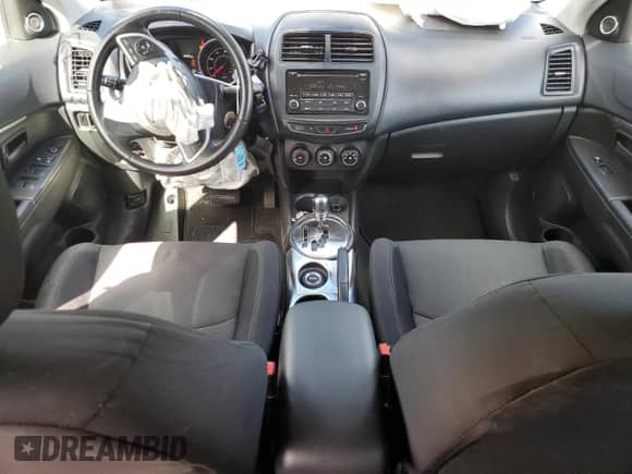 2015 Mitsubishi Outlander ES с VIN 4A4AR3AU2FE028609, выставлен на аукционе Copart как лот 86311725 с пробегом 65 692 миль миль и Списание • Salvage title. История ставок и продаж доступна на DreamBid. Изображение 8.