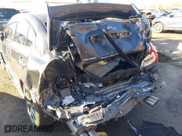 ✅ 2017 Subaru WRX STI Limited • VIN: JF1VA2Y65H9831501 • Lot: 43835453. Wystawiony na IAAI z przebiegiem 104 453 mil. Bezpłatny archiwum sprzedaży aukcyjnych z USA i szczegółowy raport historii pojazdu na DreamBid. Zdjęcie 6.