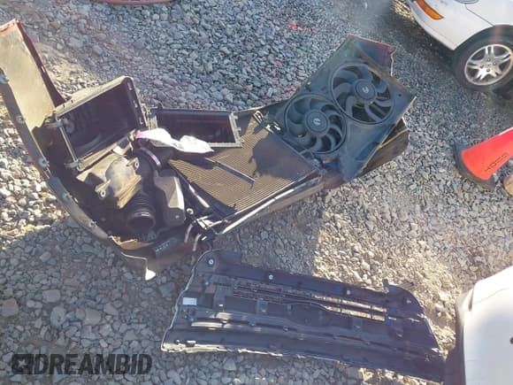 ✅ 2014 Ford Explorer XLT • VIN: 1FM5K7D86EGA01091 • Lot: 43725459. Wystawiony na IAAI z przebiegiem 203 720 mil. Bezpłatny archiwum sprzedaży aukcyjnych z USA i szczegółowy raport historii pojazdu na DreamBid. Zdjęcie 12.