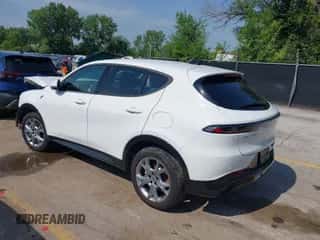 2024 Dodge Hornet R/T z VIN ZACPDFCW2R3A28421, wystawiony jako IAAI lot #42465763 z przebiegiem 34 761 mil mil oraz . Historia ofert i sprzedaży dostępna na DreamBid. Obrazek 3.