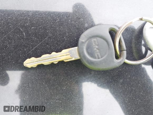 ✅ 2004 GMC Sierra 1500 SLE • VIN: 1GTEC19T74Z333393 • Лот: 43550748. Опубликован ранее на IAAI с пробегом 303 830 миль. Бесплатный доступ к архиву аукционных продаж из США и подробный отчёт об истории автомобиля на DreamBid. Изображение 11.