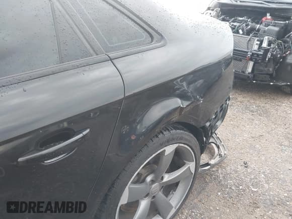 ✅ 2016 Audi A4 Premium Plus • VIN: WAUFFAFL9GN001285 • Lot: 43043032. Wystawiony na IAAI z przebiegiem 75 524 mil. Bezpłatny archiwum sprzedaży aukcyjnych z USA i szczegółowy raport historii pojazdu na DreamBid. Zdjęcie 18.