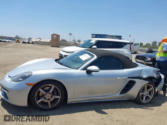 ✅ 2017 Porsche 718 Boxster • VIN: WP0CA2A80HS220216 • Lot: 42658120. Listed on IAAI with 54,116 mi. Free auction sales archive from the USA and detailed vehicle history report at DreamBid. Image 15.