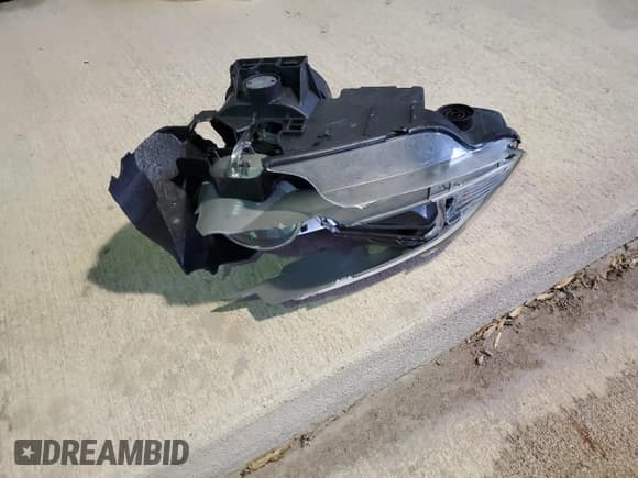 ✅ 2011 BMW 3 Series 328i xDrive • VIN: WBAPK5C51BF122828 • Lot: 90359855. Listed on Copart with 109,383 mi. Free auction sales archive from the USA and detailed vehicle history report at DreamBid. Image 12.