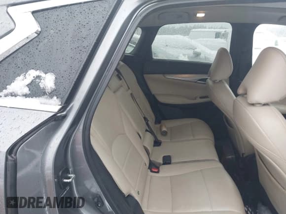 ✅ 2019 Infiniti QX50 Luxe • VIN: 3PCAJ5M38KF144497 • Lot: 41546491. Wystawiony na IAAI z przebiegiem 113 372 mil. Bezpłatny archiwum sprzedaży aukcyjnych z USA i szczegółowy raport historii pojazdu na DreamBid. Zdjęcie 8.