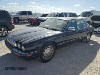 ✅ 1999 Jaguar XJ • VIN: SAJKX6049XC853940 • Lot: 74581244. Wystawiony na Copart z przebiegiem Nie podano. Bezpłatny archiwum sprzedaży aukcyjnych z USA i szczegółowy raport historii pojazdu na DreamBid. Zdjęcie 1.