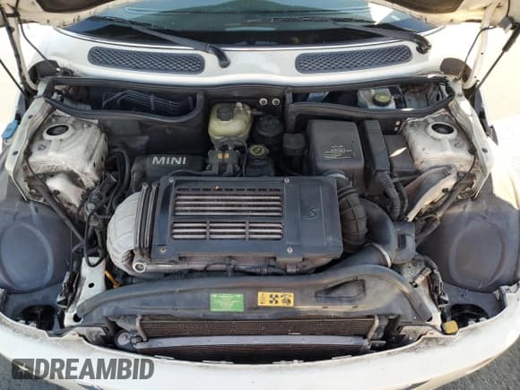 ✅ 2007 MINI Convertible S • VIN: WMWRH335X7TL95464 • Лот: 81719985. Опубликован ранее на Copart с пробегом 176 865 миль. Бесплатный доступ к архиву аукционных продаж из США и подробный отчёт об истории автомобиля на DreamBid. Изображение 11.