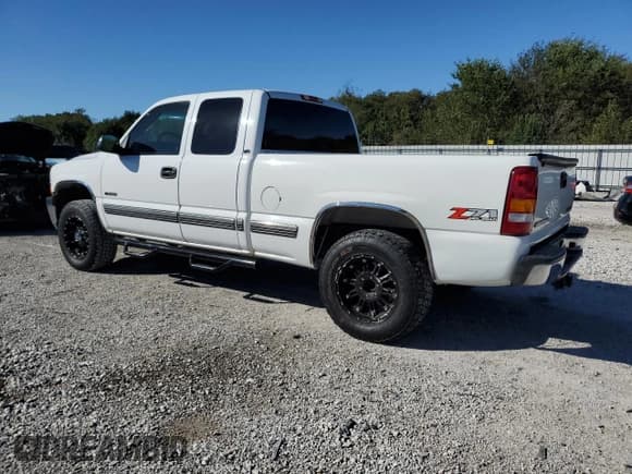 ✅ 2002 Chevrolet Silverado 1500 LS • VIN: 1GCEK19T12E201723 • Лот: 87296365. Опубликован ранее на Copart с пробегом 208 322 миль. Бесплатный доступ к архиву аукционных продаж из США и подробный отчёт об истории автомобиля на DreamBid. Изображение 2.