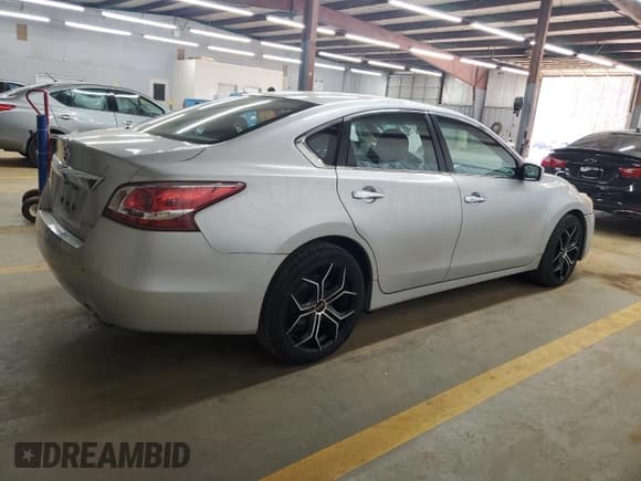 ✅ 2013 Nissan Altima SV • VIN: 1N4AL3AP6DC907872 • Lot: 91683235. Wystawiony na Copart z przebiegiem 200 520 mil. Bezpłatny archiwum sprzedaży aukcyjnych z USA i szczegółowy raport historii pojazdu na DreamBid. Zdjęcie 3.