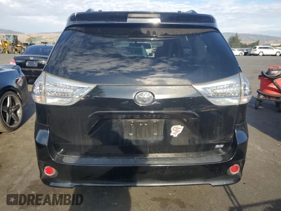 ✅ 2017 Toyota Sienna SE • VIN: 5TDXZ3DC1HS852361 • Lot: 89736375. Wystawiony na Copart z przebiegiem 76 982 mil. Bezpłatny archiwum sprzedaży aukcyjnych z USA i szczegółowy raport historii pojazdu na DreamBid. Zdjęcie 6.