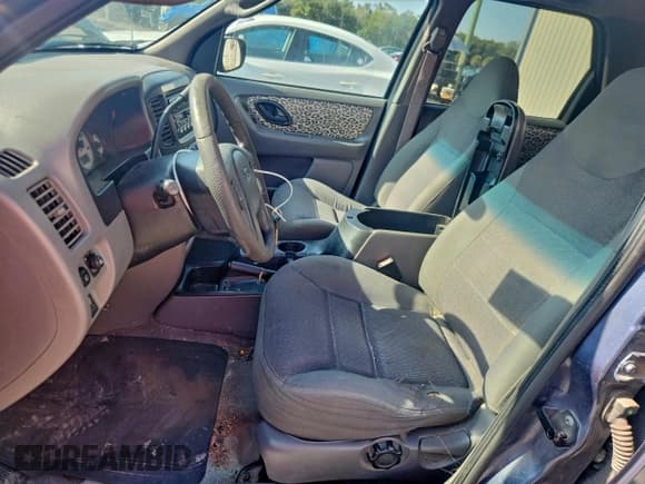 ✅ 2001 Ford Escape XLT • VIN: 1FMYU03121KC39322 • Lot: 94912905. Listed on Copart with 211,075 mi. Free auction sales archive from the USA and detailed vehicle history report at DreamBid. Image 7.