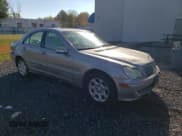 ✅ 2005 Mercedes-Benz C 240 • VIN: WDBRF61J85F557631 • Лот: 86658925. Опубликован ранее на Copart с пробегом 93 049 миль. Бесплатный доступ к архиву аукционных продаж из США и подробный отчёт об истории автомобиля на DreamBid. Изображение 4.