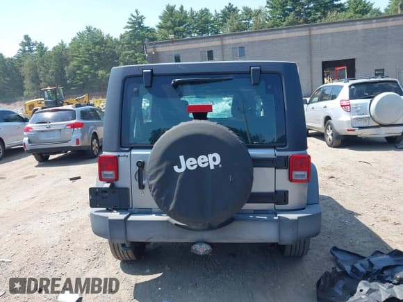 ✅ 2016 Jeep Wrangler Unlimited Freedom • VIN: 1C4BJWDG7GL226173 • Lot: 42806620. Wystawiony na IAAI z przebiegiem Nie podano. Bezpłatny archiwum sprzedaży aukcyjnych z USA i szczegółowy raport historii pojazdu na DreamBid. Zdjęcie 17.