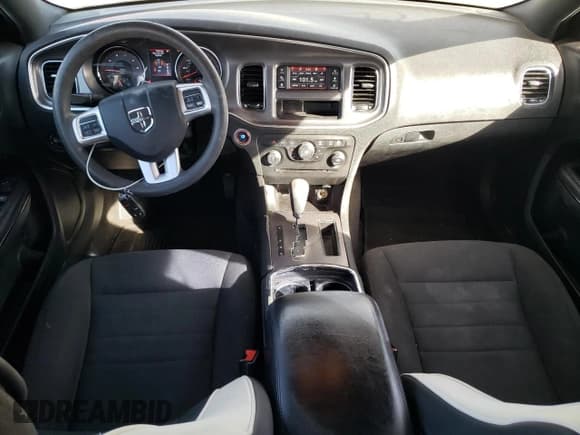 ✅ 2013 Dodge Charger SE • VIN: 2C3CDXBG1DH628305 • Lot: 82633525. Wystawiony na Copart z przebiegiem 177 611 mil. Bezpłatny archiwum sprzedaży aukcyjnych z USA i szczegółowy raport historii pojazdu na DreamBid. Zdjęcie 8.