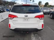 ✅ 2015 Kia Sorento EX • VIN: 5XYKU4A70FG612752 • Lot: 41536488. Wystawiony na IAAI z przebiegiem 79 479 mil. Bezpłatny archiwum sprzedaży aukcyjnych z USA i szczegółowy raport historii pojazdu na DreamBid. Zdjęcie 16.