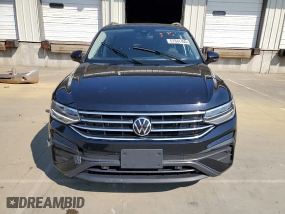 ✅ 2023 Volkswagen Tiguan SE • VIN: 3VVMB7AX9PM004007 • Lot: 67941465. Wystawiony na Copart z przebiegiem 47 578 mil. Bezpłatny archiwum sprzedaży aukcyjnych z USA i szczegółowy raport historii pojazdu na DreamBid. Zdjęcie 5.