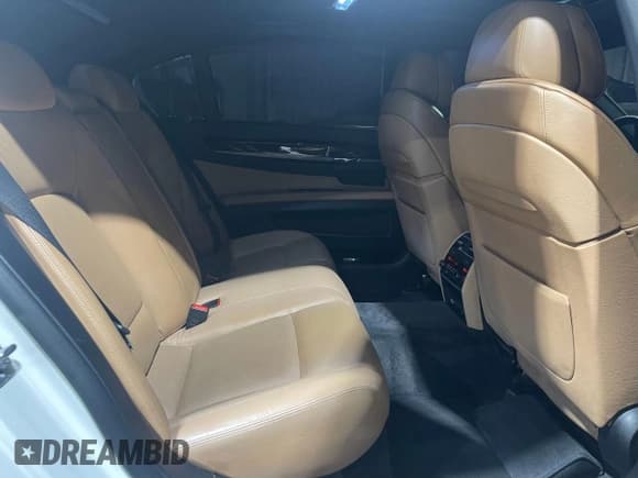 ✅ 2010 BMW 7 Series 750Li • VIN: WBAKB8C58ACY64395 • Lot: 58609065. Wystawiony na Copart z przebiegiem 137 375 mil. Bezpłatny archiwum sprzedaży aukcyjnych z USA i szczegółowy raport historii pojazdu na DreamBid. Zdjęcie 6.