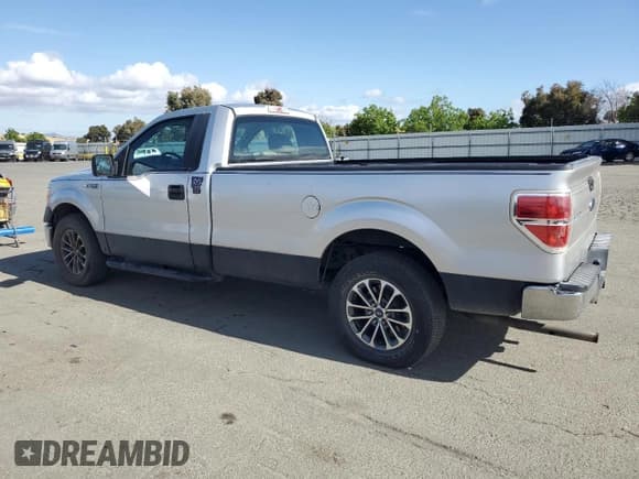 ✅ 2010 Ford F-150 XL • VIN: 1FTMF1C87AKC33435 • Lot: 56764885. Listed on Copart with 117,575 mi. Free auction sales archive from the USA and detailed vehicle history report at DreamBid. Image 2.