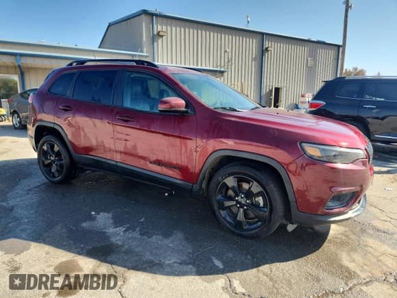 ✅ 2020 Jeep Cherokee Latitude Plus • VIN: 1C4PJLLB0LD620225 • Lot: 92869715. Wystawiony na Copart z przebiegiem 142 359 mil. Bezpłatny archiwum sprzedaży aukcyjnych z USA i szczegółowy raport historii pojazdu na DreamBid. Zdjęcie 4.