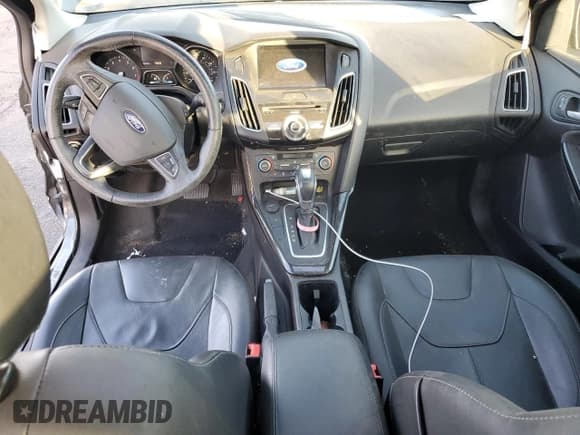 ✅ 2018 Ford Focus Titanium • VIN: 1FADP3J20JL216872 • Lot: 93197025. Wystawiony na Copart z przebiegiem 30 726 mil. Bezpłatny archiwum sprzedaży aukcyjnych z USA i szczegółowy raport historii pojazdu na DreamBid. Zdjęcie 8.