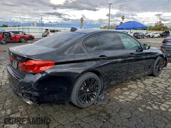 ✅ 2018 BMW 5 Series 540i • VIN: WBAJE5C58JWA93150 • Lot: 93246335. Wystawiony na Copart z przebiegiem Nie podano. Bezpłatny archiwum sprzedaży aukcyjnych z USA i szczegółowy raport historii pojazdu na DreamBid. Zdjęcie 3.