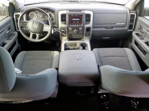 ✅ 2019 Ram 1500 Big Horn • VIN: 1C6RR7LT6KS620863 • Лот: 53536115. Опубликован ранее на Copart с пробегом 69 033 миль. Бесплатный доступ к архиву аукционных продаж из США и подробный отчёт об истории автомобиля на DreamBid. Изображение 8.