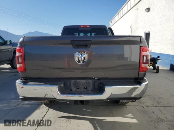 ✅ 2023 Ram 2500 Tradesman • VIN: 3C6UR4HJ5PG598109 • Lot: 63015015. Listed on Copart with 13,991 mi. Free auction sales archive from the USA and detailed vehicle history report at DreamBid. Image 6.