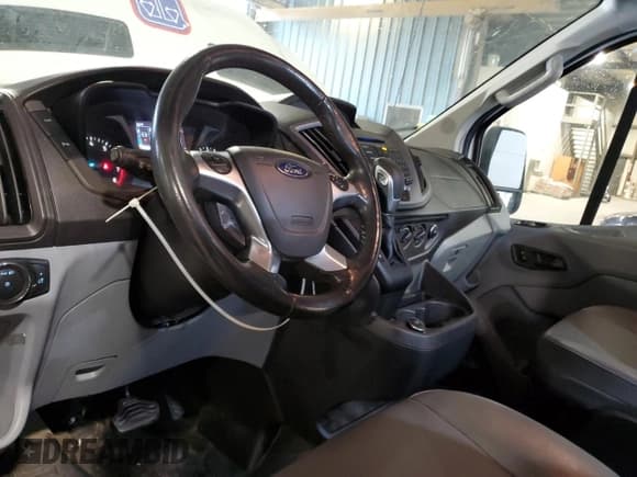 ✅ 2019 Ford Transit • VIN: 1FTYR1ZM9KKA67448 • Lot: 86141345. Listed on Copart with 123,393 mi. Free auction sales archive from the USA and detailed vehicle history report at DreamBid. Image 8.