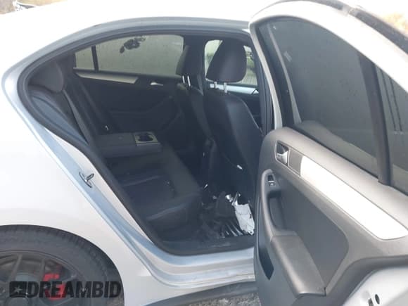 ✅ 2012 Volkswagen Jetta PZEV • VIN: 3VW5A7AJ5CM462202 • Lot: 43611613. Wystawiony na IAAI z przebiegiem 127 358 mil. Bezpłatny archiwum sprzedaży aukcyjnych z USA i szczegółowy raport historii pojazdu na DreamBid. Zdjęcie 8.