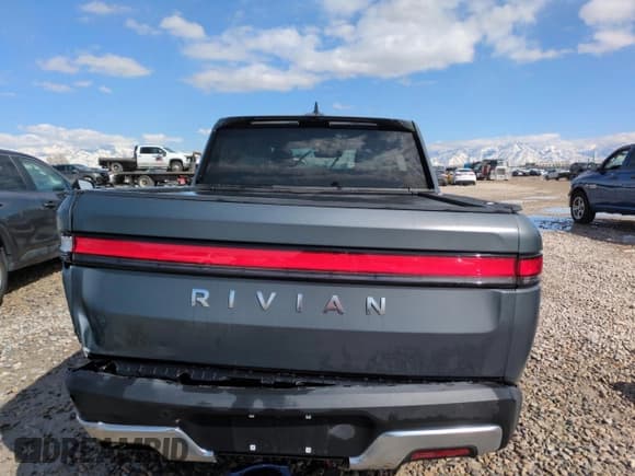 ✅ 2025 Rivian R1T Adventure • VIN: 7FCTGBAA6SN035587 • Lot: 49142625. Wystawiony na Copart z przebiegiem Nie podano. Bezpłatny archiwum sprzedaży aukcyjnych z USA i szczegółowy raport historii pojazdu na DreamBid. Zdjęcie 6.