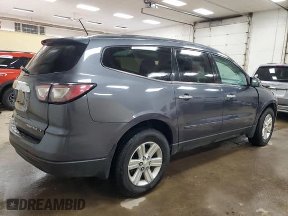 ✅ 2013 Chevrolet Traverse LT • VIN: 1GNKRGKD3DJ174997 • Lot: 85734565. Wystawiony na Copart z przebiegiem 123 292 mil. Bezpłatny archiwum sprzedaży aukcyjnych z USA i szczegółowy raport historii pojazdu na DreamBid. Zdjęcie 3.