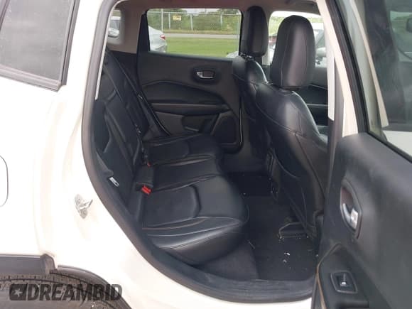✅ 2018 Jeep Compass Limited • VIN: 3C4NJDCBXJT100358 • Lot: 42107674. Listed on IAAI with 82,302 mi. Free auction sales archive from the USA and detailed vehicle history report at DreamBid. Image 8.