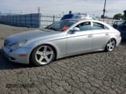 ✅ 2007 Mercedes-Benz CLS 550 • VIN: WDDDJ72X47A081645 • Лот: 52244625. Опубликован ранее на Copart с пробегом 154 948 миль. Бесплатный доступ к архиву аукционных продаж из США и подробный отчёт об истории автомобиля на DreamBid. Изображение 1.