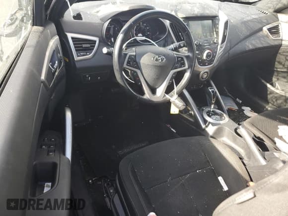 ✅ 2017 Hyundai Veloster • VIN: KMHTC6AD2HU323166 • Lot: 73699284. Wystawiony na Copart z przebiegiem 79 036 mil. Bezpłatny archiwum sprzedaży aukcyjnych z USA i szczegółowy raport historii pojazdu na DreamBid. Zdjęcie 8.