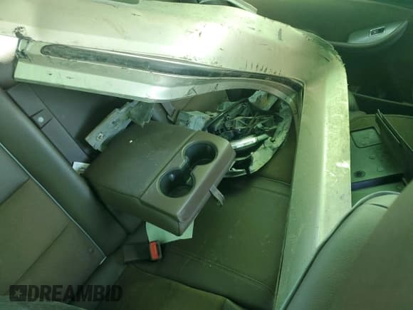 ✅ 2014 Chevrolet Impala LT • VIN: 2G1125S36E9240422 • Лот: 70703344. Опубликован ранее на Copart с пробегом 111 851 миль. Бесплатный доступ к архиву аукционных продаж из США и подробный отчёт об истории автомобиля на DreamBid. Изображение 12.