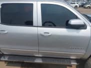 ✅ 2015 Chevrolet Silverado 2500HD LT • VIN: 1GC1KVEG3FF661609 • Lot: 42485031. Wystawiony na IAAI z przebiegiem 187 452 mil. Bezpłatny archiwum sprzedaży aukcyjnych z USA i szczegółowy raport historii pojazdu na DreamBid. Zdjęcie 13.