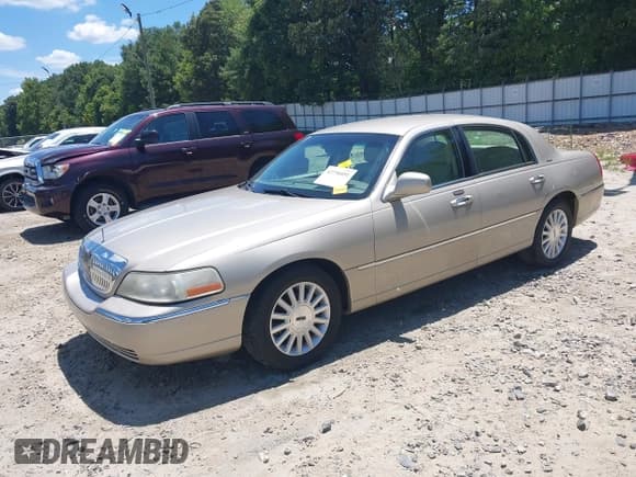 ✅ 2004 Lincoln Town Car Signature • VIN: 1LNHM81W74Y650763 • Лот: 42730451. Опубликован ранее на IAAI с пробегом 160 357 миль. Бесплатный доступ к архиву аукционных продаж из США и подробный отчёт об истории автомобиля на DreamBid. Изображение 2.
