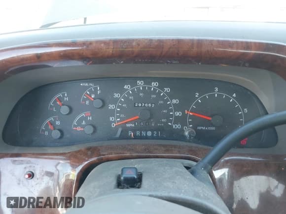 ✅ 2001 Ford F-250 XL • VIN: 1FTNX21S31EB90491 • Lot: 43262656. Wystawiony na IAAI z przebiegiem 297 662 mil. Bezpłatny archiwum sprzedaży aukcyjnych z USA i szczegółowy raport historii pojazdu na DreamBid. Zdjęcie 7.